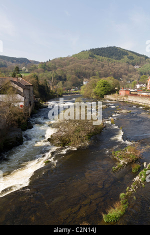 Der Fluss Dee laufen durch Llangollen, Wales. Stockfoto