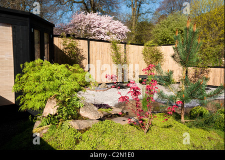 "West trifft Ost" Schaugarten am RHS Cardiff Flower Show 2011, Wales, Vereinigtes Königreich Stockfoto