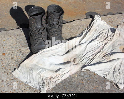 paar alte schwarze Kampf auf reflektieren Boden Stockfoto