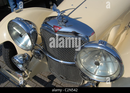 Oldtimer-Gesellschaft zeigen Sie ihre Retro-Fahrzeuge in Falmouth, Cornwall Stockfoto