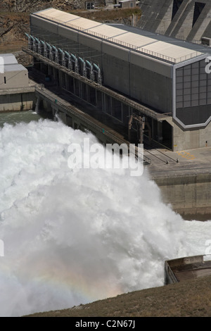 Wasser Verschütten von Dam Clyde, Clyde, Central Otago, Südinsel, Neuseeland Stockfoto