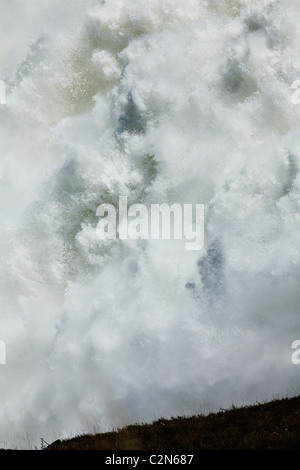 Wasser Verschütten von Dam Clyde, Clyde, Central Otago, Südinsel, Neuseeland Stockfoto