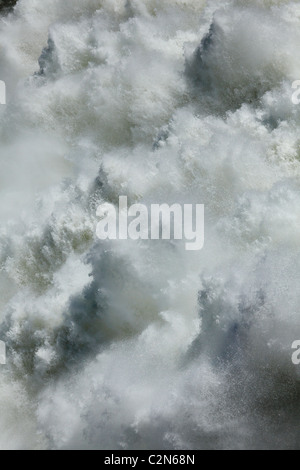 Wasser Verschütten von Dam Clyde, Clyde, Central Otago, Südinsel, Neuseeland Stockfoto