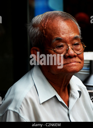 Thai chinesischen Mann verloren in seinen Gedanken, Gefühle und Ausdrücke, Alltag, Bangkok Geschichte, Bangkok, thailand Stockfoto