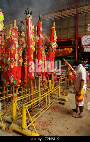 Kerzen angezündet für Glück und Wohlstand, vegetarische Festival in San Jao Sieng Kong Schrein, Wat gesungen Heng Yee, Bangkok Stockfoto