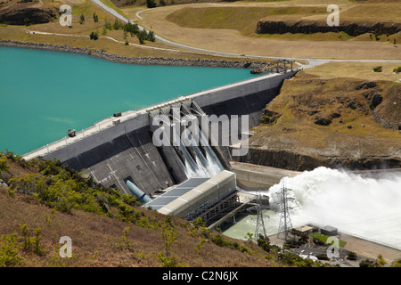 Wasser Verschütten von Dam Clyde, Clyde, Central Otago, Südinsel, Neuseeland Stockfoto