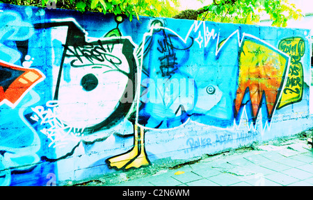 Graffiti an der Wand, Expressionismus und soziale messaging, seltsame und bizarre Kunst, Bangkok, thailand Stockfoto