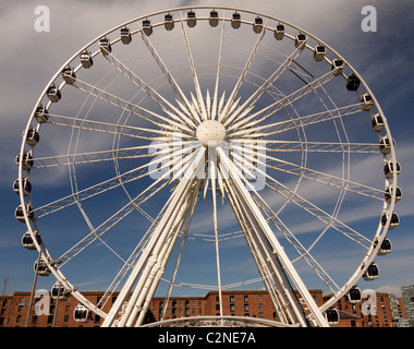 Riesenrad in Liverpool am Albert Dock Stockfoto