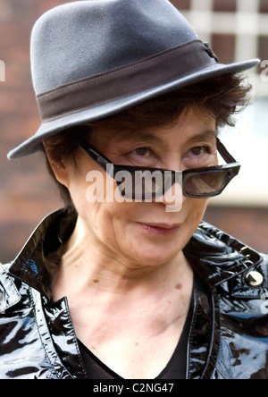 Yoko Ono bei Liverpool Bluecoat Arts Centre. Sie kehrt zurück, vierzig Jahre nach ihrem ersten Auftritt in Liverpool im Jahr 1967. Stockfoto