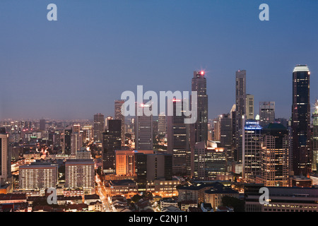 Singapore Central Business District (CBD) Skyline aus Pinnacle@Duxton's 50.-geschossigen Himmel Garten gesehen. Stockfoto