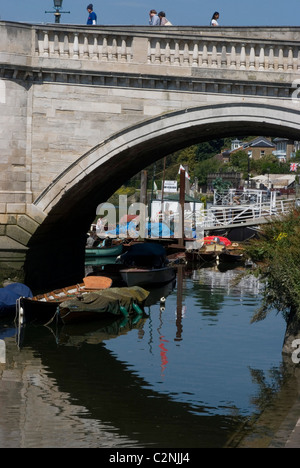 Richmond Bridge Brücke ein Stein aus dem 18. Jahrhundert über die Themse, Richmond, Surrey, England Stockfoto