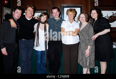 Gehörlosen Schauspieler Robert DeMayo, Gehörlosen Schauspieler Anthony Natale, Schauspielerin Sabrina Lloyd, Kameramann Produzent Carol Finkle, Produzent Stockfoto