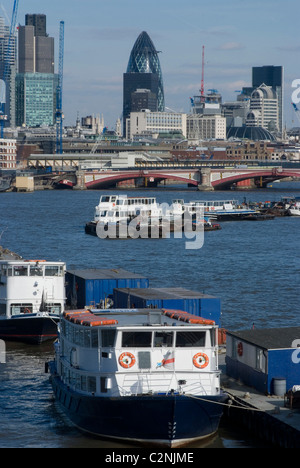 Klassische Ansicht über die Themse von Waterloo Bridge, Blick auf die Stadt, London SE1 (und EG), England Stockfoto
