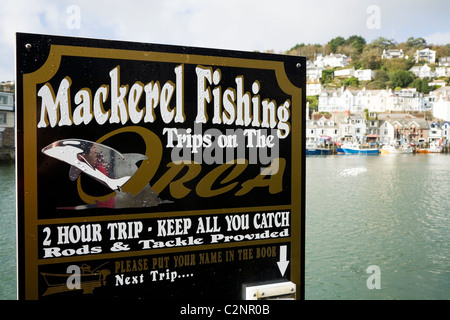 Anmelden / bemerkt / bemerken / Anzeige / Werbung Board in East Looe, Cornwall, Förderung Makrele fischen / Angeln / Reise. UK Stockfoto