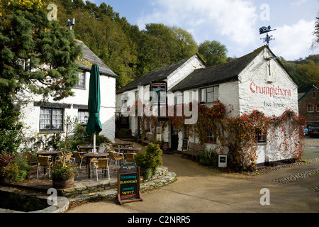 Das Crumplehorn Inn / Freehouse / frei Haus / Pub / Gasthaus in Polperro, in der Nähe von Looe. Cornwall. VEREINIGTES KÖNIGREICH. Stockfoto