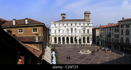 Italien, Lombardei, Altstadt von Bergamo, Piazza Vecchia, der Palazzo Nuovo Stockfoto