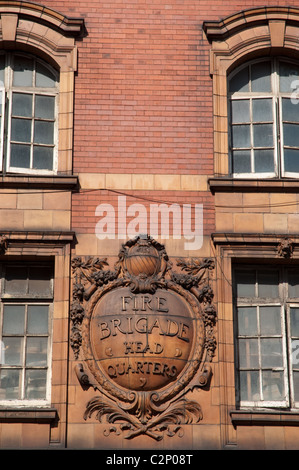 Fire Brigade Head Quarters Terrakotta Zeichen, London Straße Feuer Station,Manchester.Opened 1906, Denkmalgeschützte. Stockfoto
