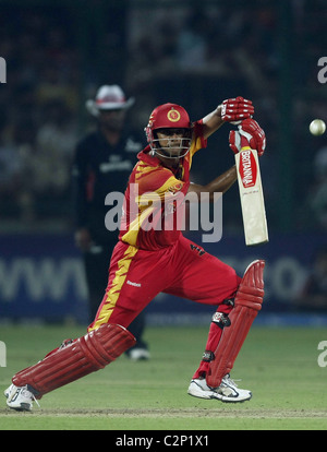 Royal Challengers Bangalore Kapitän Rahul Dravid spielt eine Aufnahme während des Spiels gegen Delhi Daredevils bei Feroz Shah Kotla Stockfoto