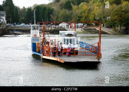 Kornische Bodinnick Autofähre zwischen Bodinnick und Fowey in Cornwall. VEREINIGTES KÖNIGREICH. Stockfoto