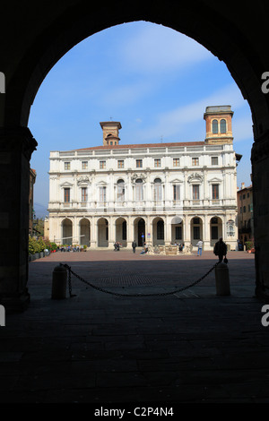 Italien, Lombardei, Altstadt von Bergamo, Piazza Vecchia, der Palazzo Nuovo Stockfoto