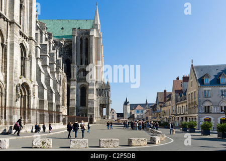 Östlichen Fassade der Kathedrale von Notre Dame, Chartres, Frankreich Stockfoto