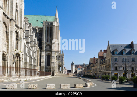 Östlichen Fassade der Kathedrale von Notre Dame, Chartres, Frankreich Stockfoto