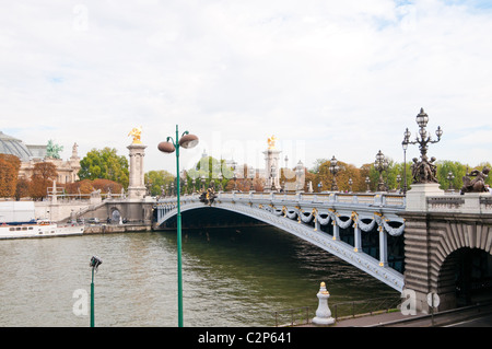 Pont Alexandre III - Brücke über den Fluss Seine in Paris, Frankreich. Stockfoto