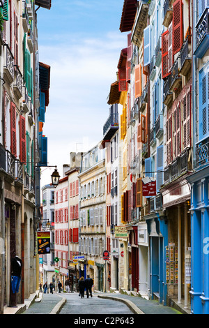 Straße im Grand Bayonne Quartier, Bayonne (Baiona), Cote Basque, Südfrankreich Stockfoto