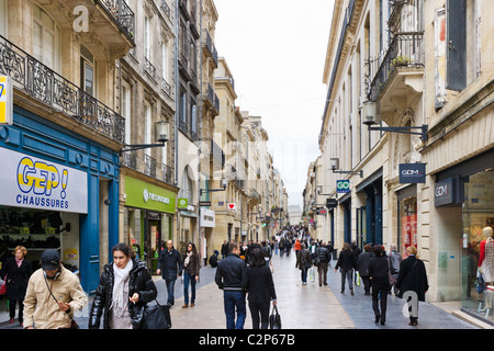 Geschäfte auf der Rue Ste Catherine in der Stadt Zentrum, Quartier St-Pierre, Bordeaux, Aquitanien, Frankreich Stockfoto
