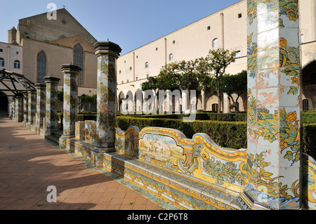 Neapel. Italien. Kreuzgang der Kirche & Kloster von Santa Chiara. Stockfoto