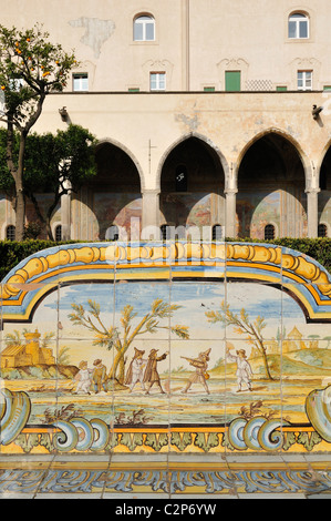 Neapel. Italien. Kreuzgang der Kirche & Kloster von Santa Chiara. Stockfoto