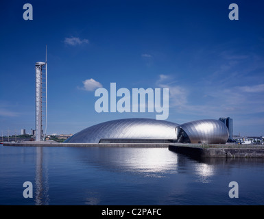 Glasgow Science Centre, Schottland. Turm, Science Mall und Imax. Stockfoto