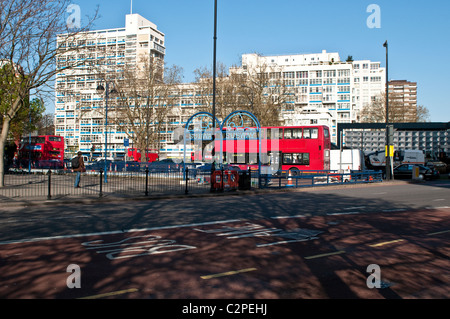 St.-Georgs-Straße, Elephant &amp; Castle Kreisverkehr, Southwark, London, UK Stockfoto