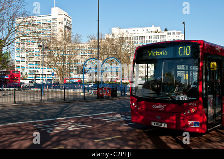 St.-Georgs-Straße, Elephant &amp; Castle Kreisverkehr, Southwark, London, UK Stockfoto