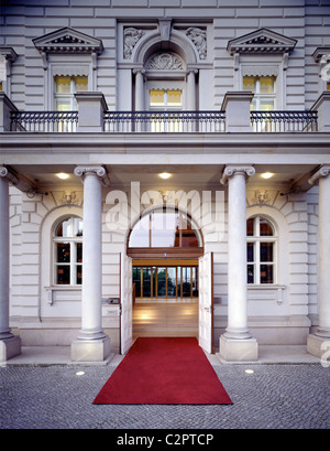 Kommandantenhaus (Alte Kommandatur), Unter Den Linden 1, Berlin (ehemalige Garnison und jetzt Bertelsmann Hauptsitz) Stockfoto