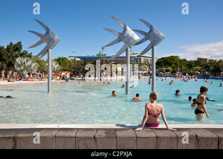 Schwimmer an der Esplanade Lagune. Cairns, Queensland, Australien Stockfoto