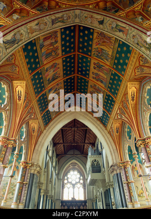 St. Marien Kirche, Studley Royal. Innen auf der Suche nach Westen. Stockfoto
