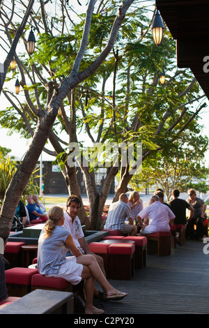 Salz-Haus-Restaurant und eine Bar. Marina Point, Cairns, Queensland, Australien Stockfoto