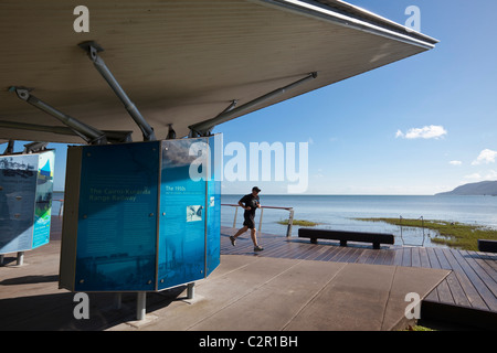 Jogger auf der Esplanade Promenade. Cairns, Queensland, Australien Stockfoto