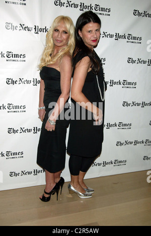 Donatella Versace und Tracey Ullman New York Times Center Sonntag mit dem Magazin Event zu den Zeiten New York City, USA Stockfoto