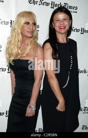 Donatella Versace und Tracey Ullman New York Times Center Sonntag mit dem Magazin Event zu den Zeiten New York City, USA Stockfoto