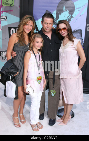 Stephen Baldwin und seine Frau Kennya Baldwin mit ihren Töchtern die New Yorker Premiere des Disney Channel "Camp Rock" statt Stockfoto