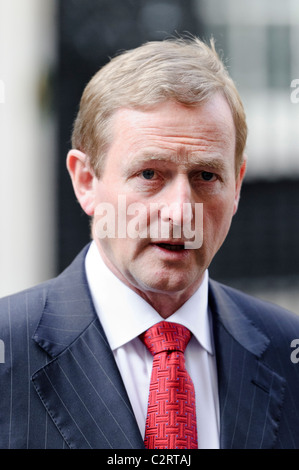 Irischer Ministerpräsident (Taoiseach) Enda Kenny trifft britische David Cameron in 10 Downing Street, London. Stockfoto