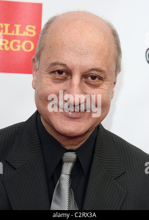 ANUPAM KHER ZOKKOMON. WELT-PREMIERE. 9. JÄHRLICHE INDISCHES FILMFESTIVAL VON LOS ANGELES CLOSING NIGHT GALA. LOS ANGELES KALIFORNIEN Stockfoto
