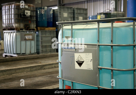 Industrielle Kläranlage, England - Container Abfall Chemikalien Stockfoto