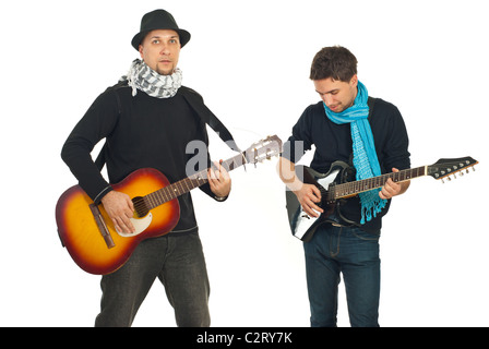 Zwei hübsche Jungs spielen Gitarren isoliert auf weißem Hintergrund Stockfoto