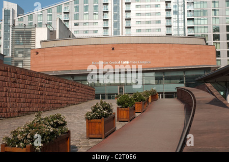 Manchester zentrale Convention Centre, im Hintergrund die aus Glas und Stahl Struktur der Great Northern Tower apartments Stockfoto