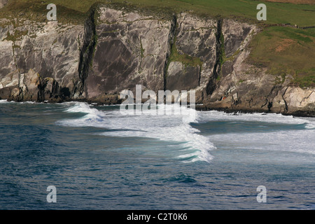 Irland, Dingle-Halbinsel, Sturm Ozeanwellen auf Irlands Südwestküste, Schönheit in der Natur, Wilde Atlantik Weg Stockfoto