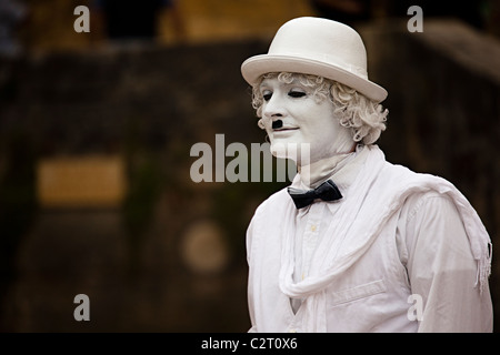 Chaplin weißen lebende Statue in Stadt Sarlat-la-Caneda Dordogne Frankreich Stockfoto