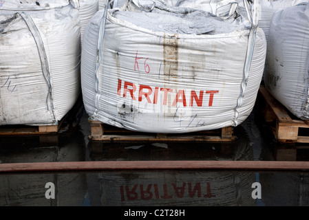 Industrielle Kläranlage, England - Taschen von giftigen Abfallstoffen Stockfoto